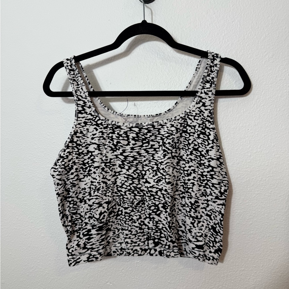 Athleta Shanti CROP TANK Top
Size large
Gently used 
75% nylon, 25% elastane